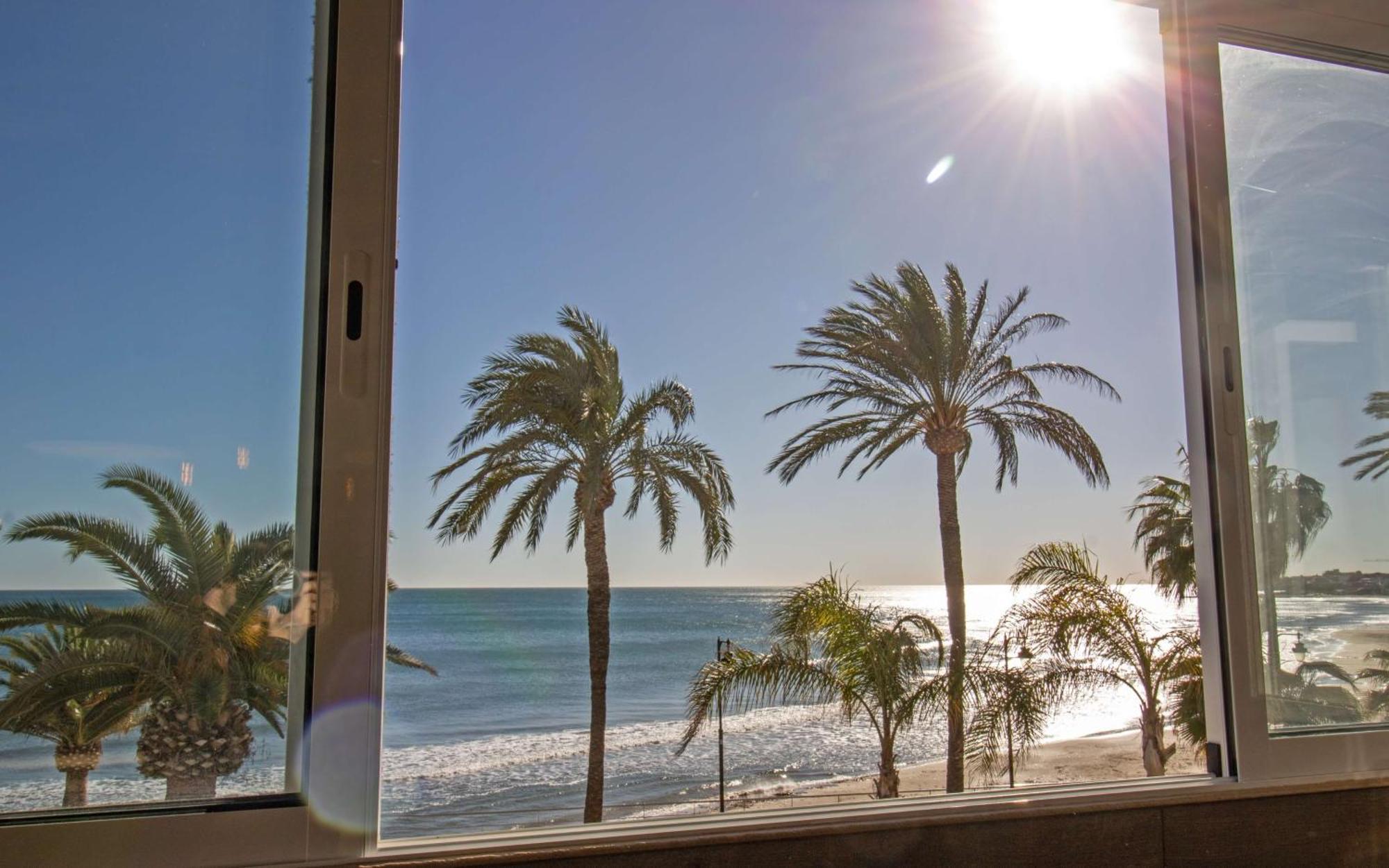 Luxury Beach House - Primera Linea Playa Cargador Albert Villas 阿尔考斯布里 外观 照片